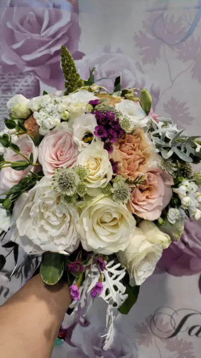 Aranjament floral colorat